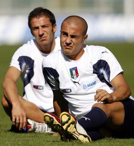 盯人背后消 盯人背后消