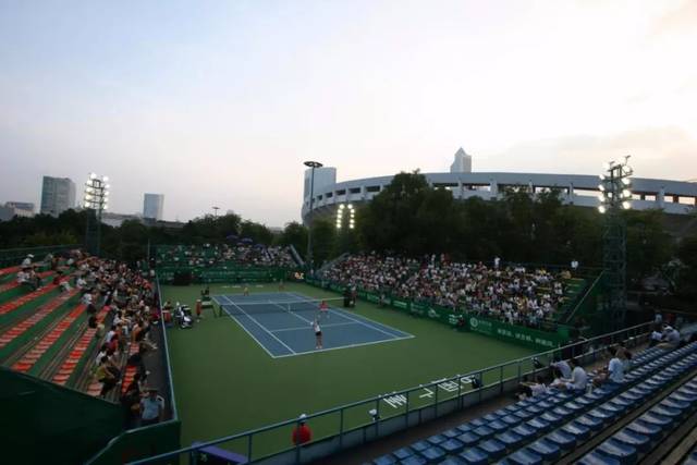 两条叙事线 两条叙事线